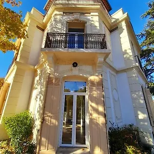 Couette-café Mes Nuits Au Chateau Au Domaine Du Pressoir, Pierrefeu-du-Var